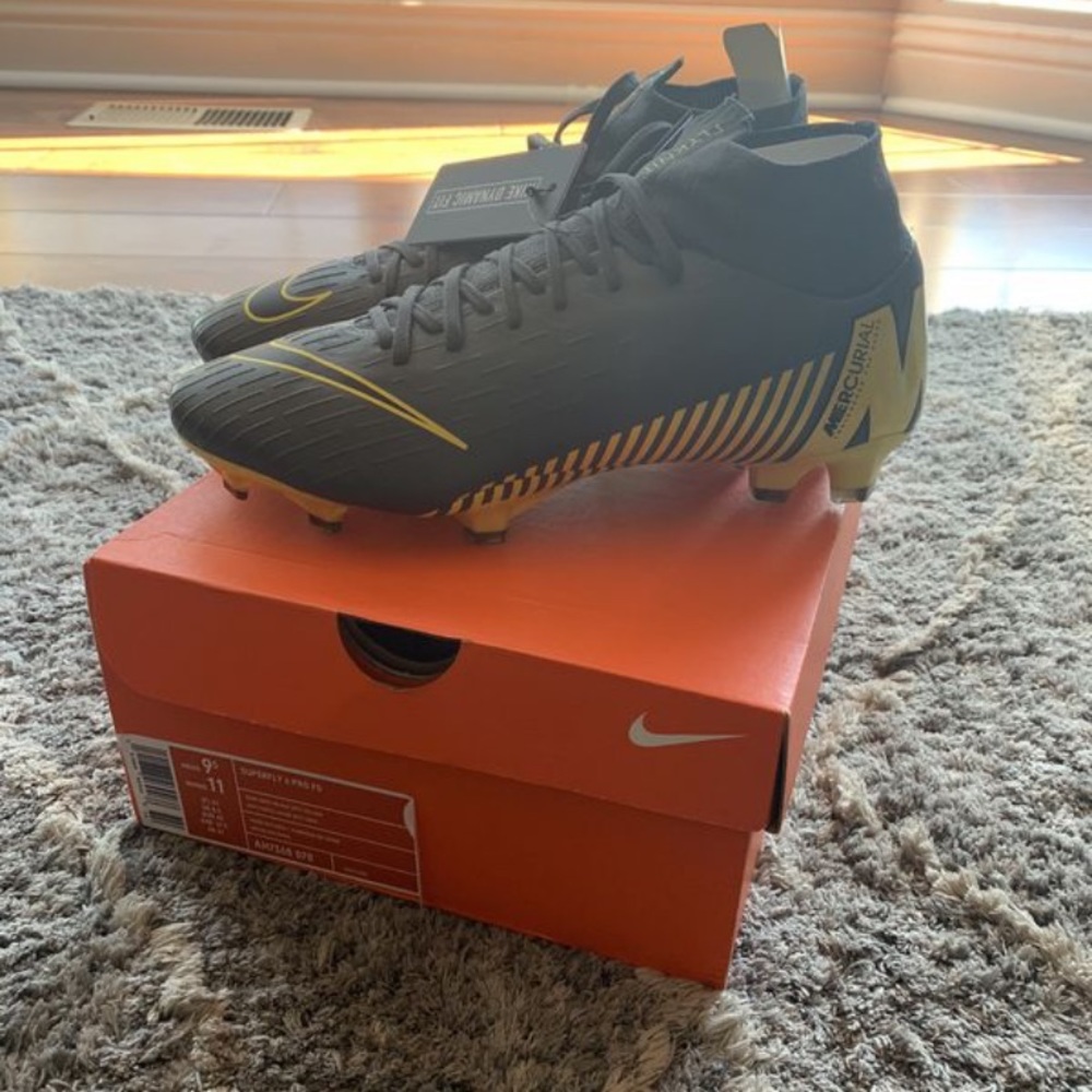 NEW in box Nike Superfly 6 Pro FG Cleats